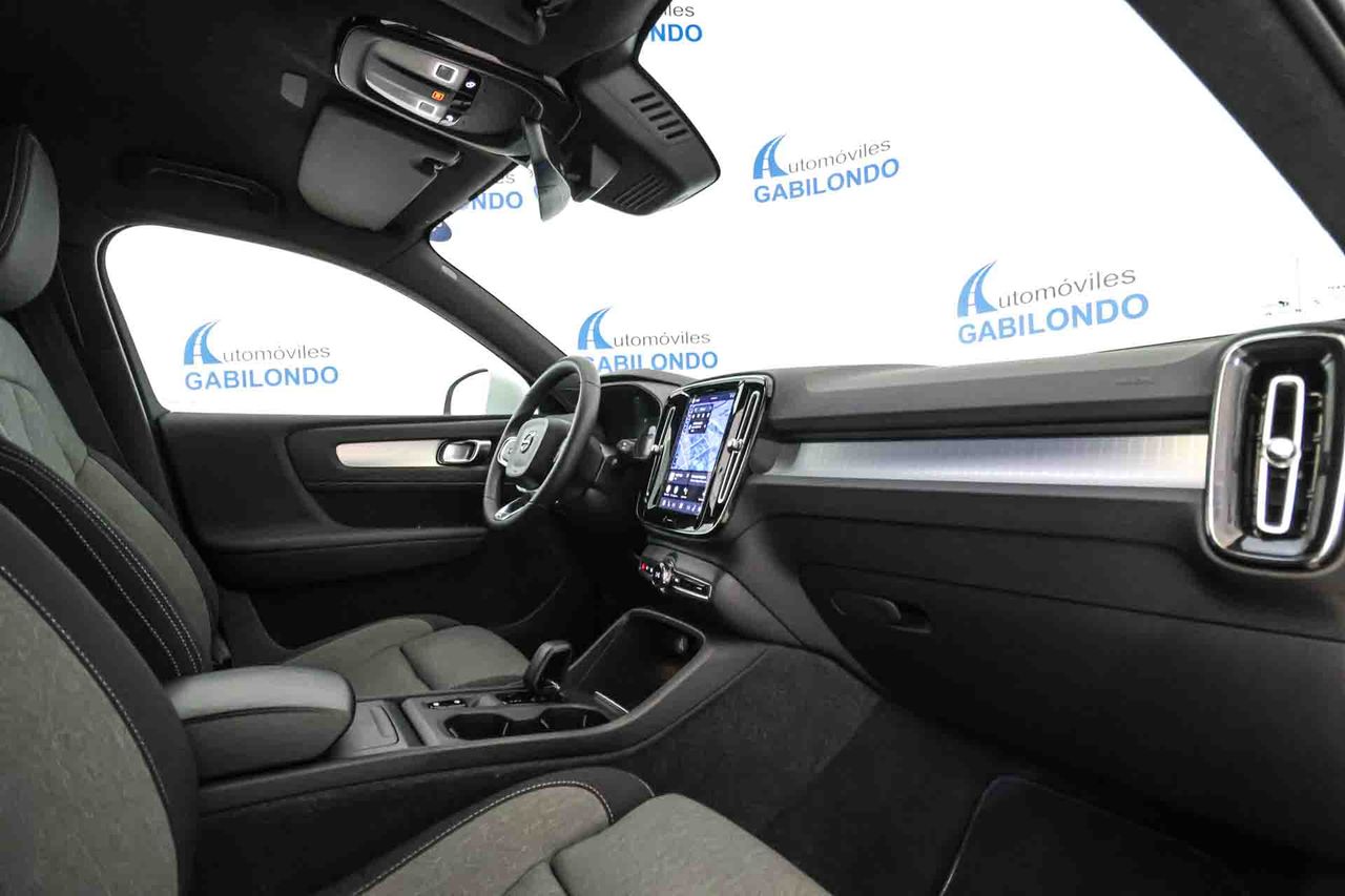 Volvo XC40 2.0 B3 G Essential Auto - Foto 47