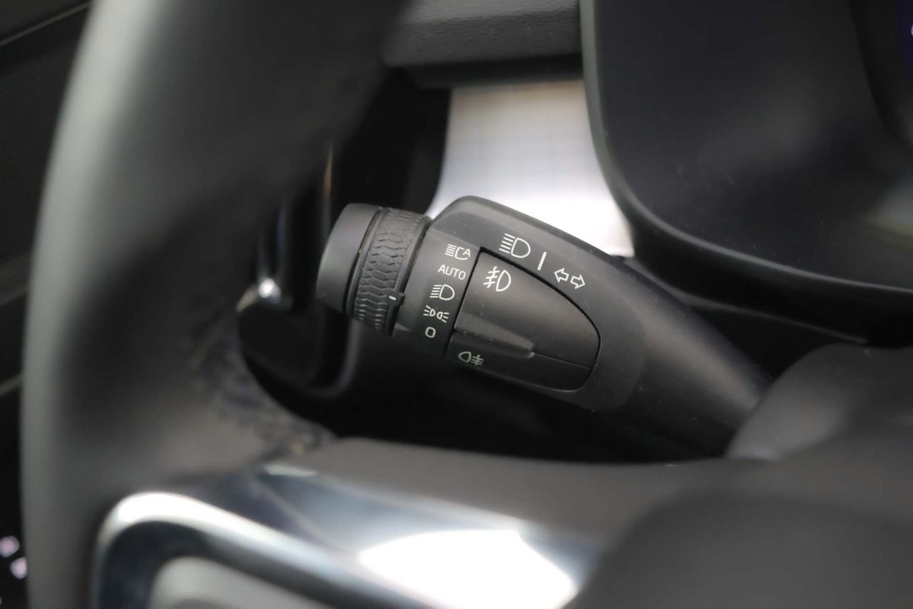 Volvo XC40 2.0 B3 G Essential Auto - Foto 41