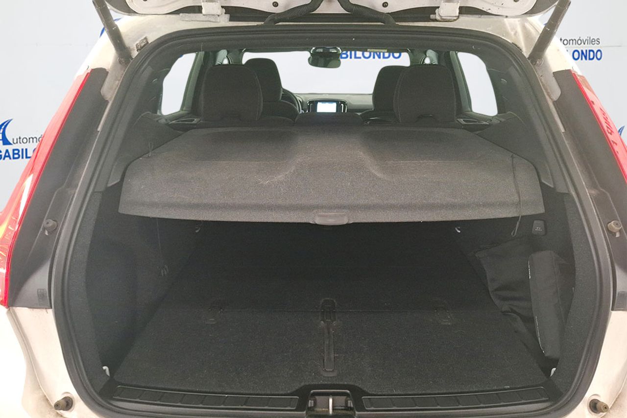 Volvo XC40 2.0 B3 G Essential Auto - Foto 8