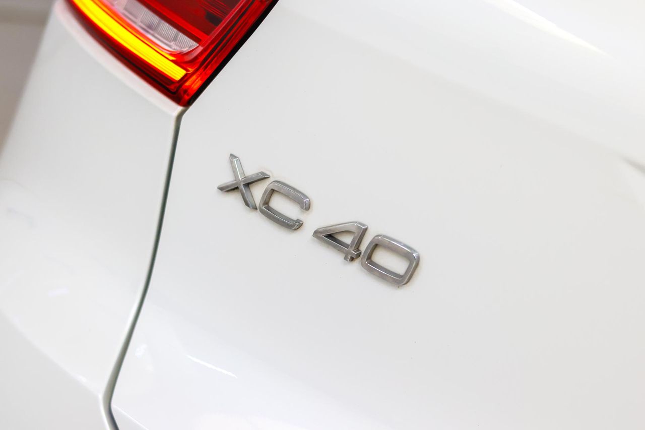 Volvo XC40 2.0 B3 G Essential Auto - Foto 16