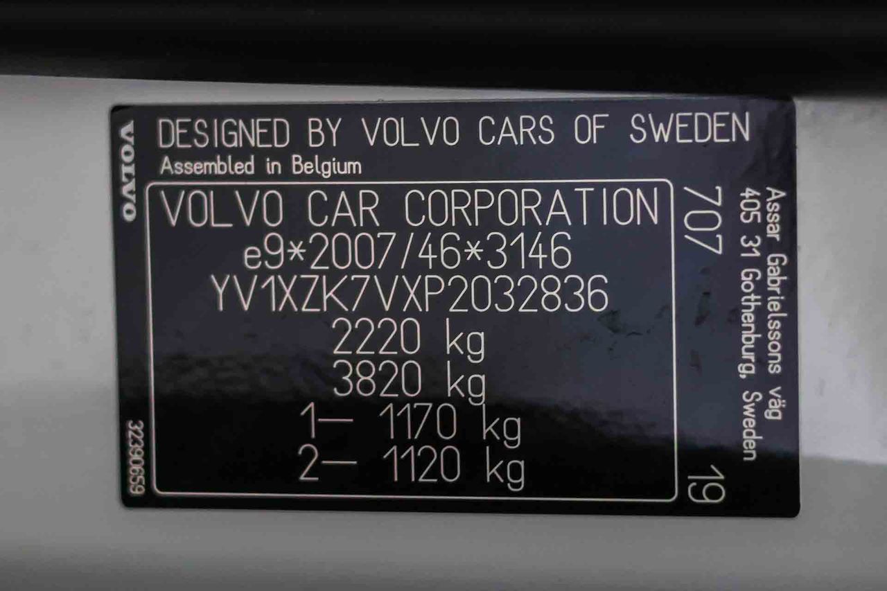 Volvo XC40 2.0 B3 G Essential Auto - Foto 8