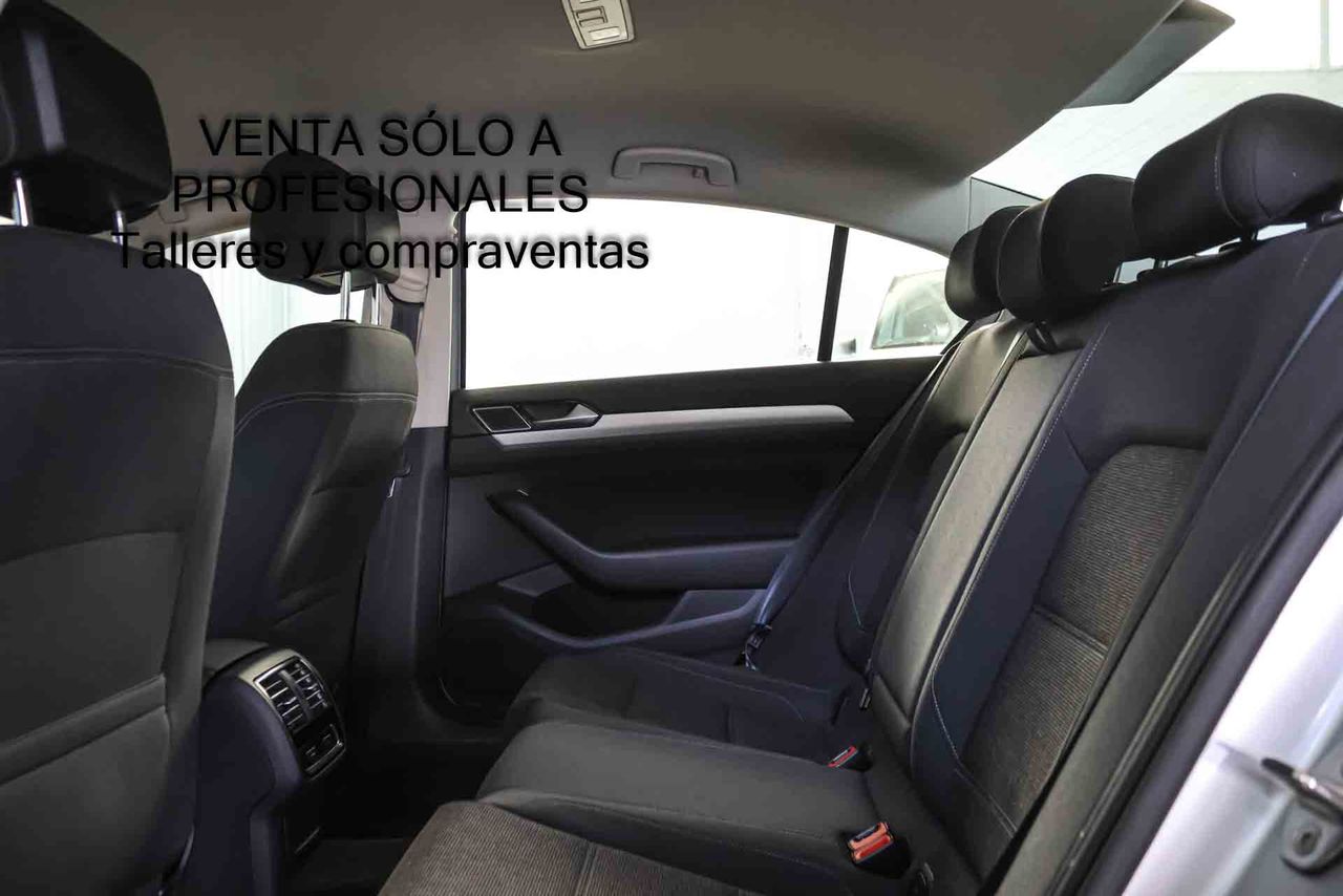 Volkswagen Passat BlueMotion 1.6 TDI 120CV - Foto 19