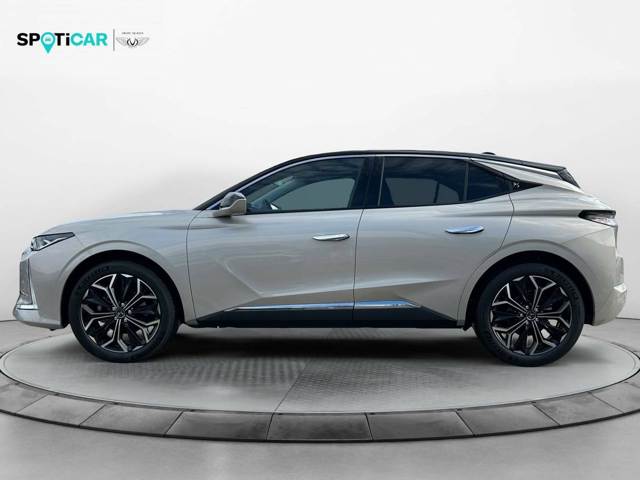 ds automobiles ds 4 2024 / foto grande (2)