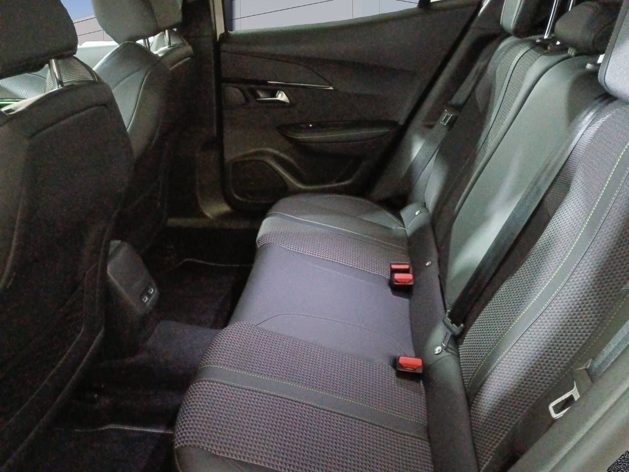 Peugeot 2008 Puretech 130 S&S EAT8 GT - foto 12