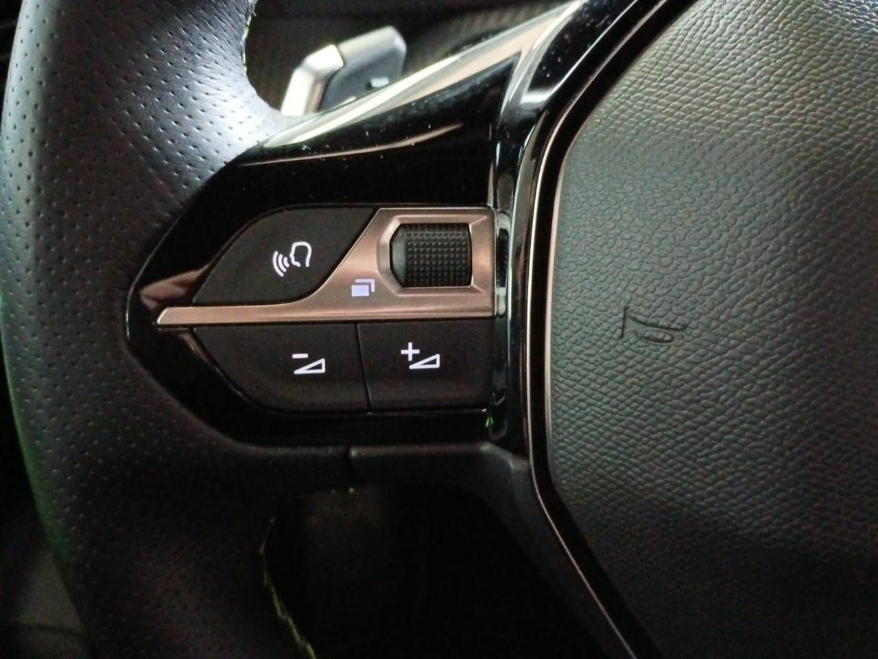 Peugeot 2008 Puretech 130 S&S EAT8 GT - foto 24