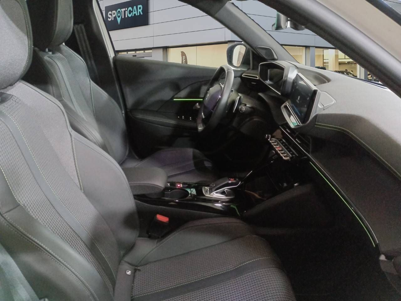 Peugeot 2008 Puretech 130 S&S EAT8 GT - foto 17