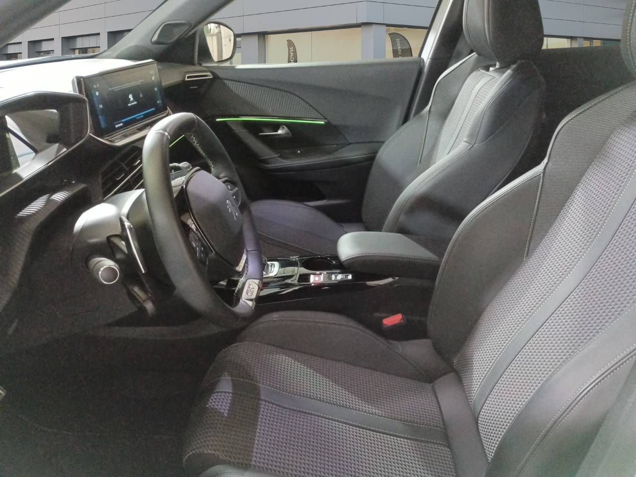 Peugeot 2008 Puretech 130 S&S EAT8 GT - foto 11