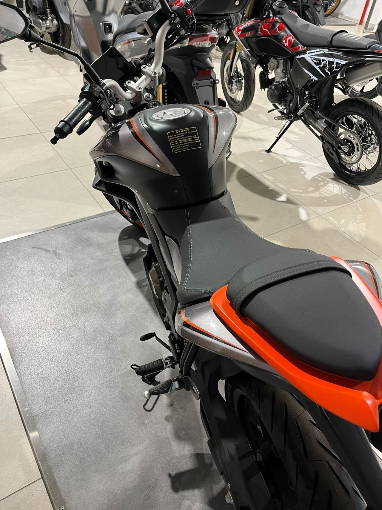 QJ Motor SRK 125 S - Foto 2