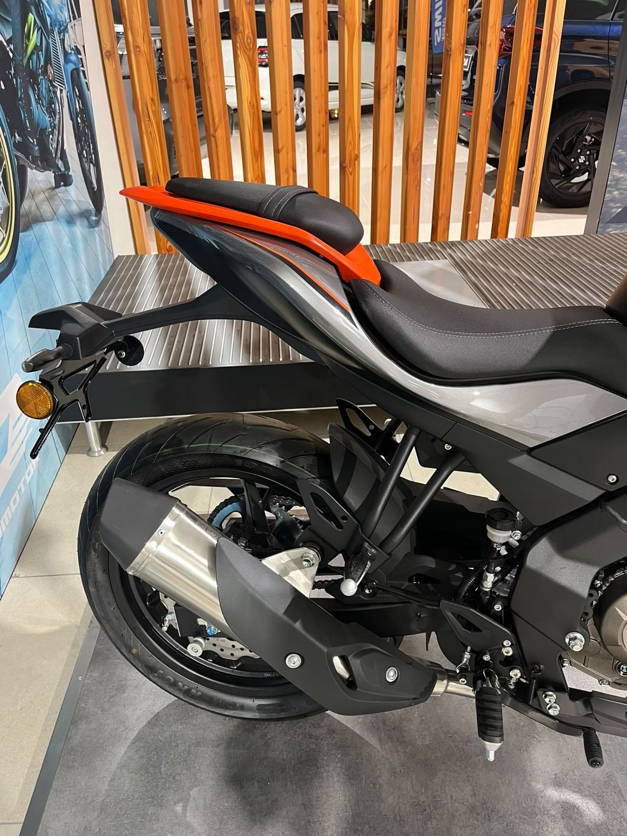 QJ Motor SRK 125 S - Foto 3