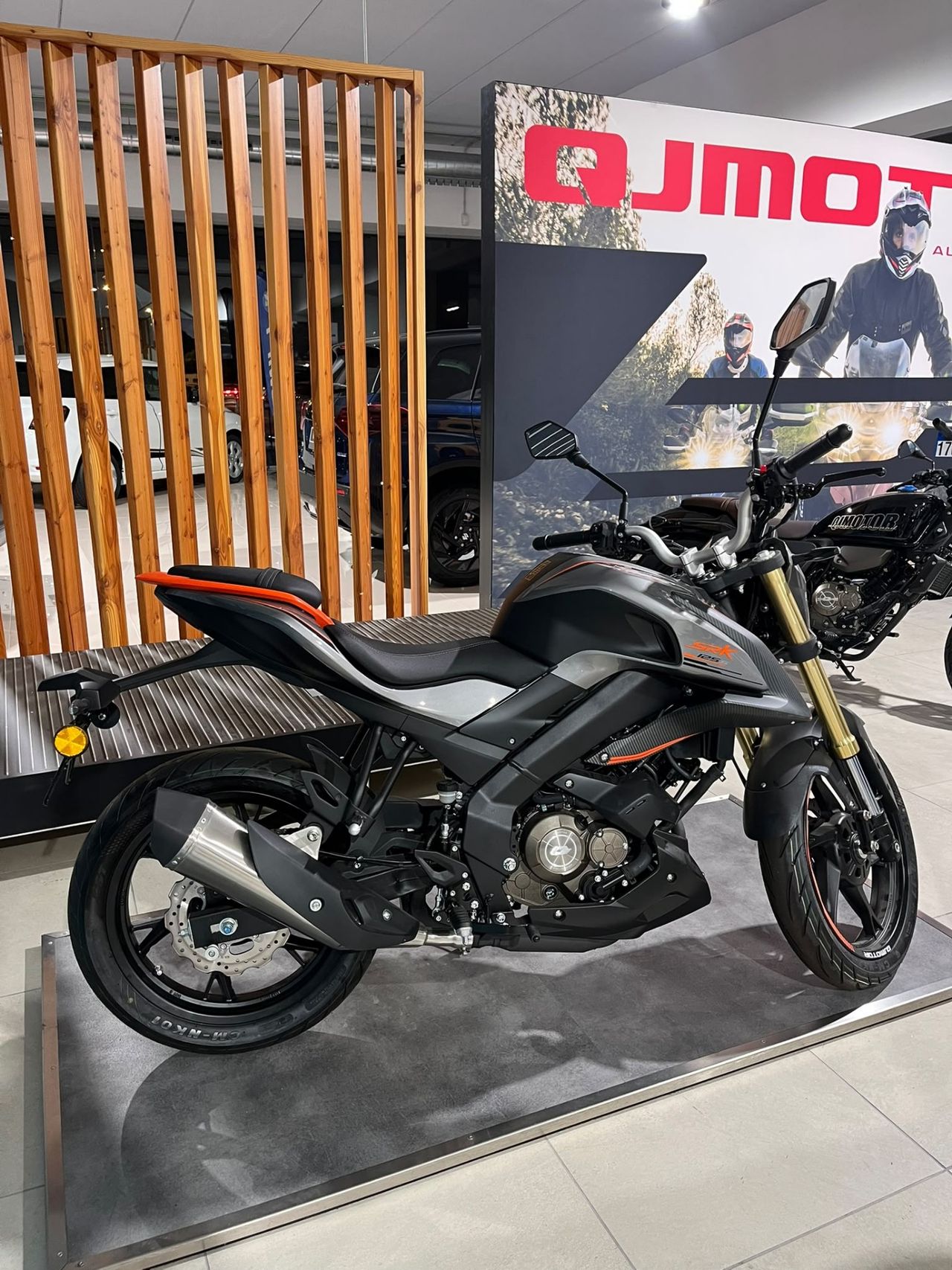 QJ Motor SRK 125 S